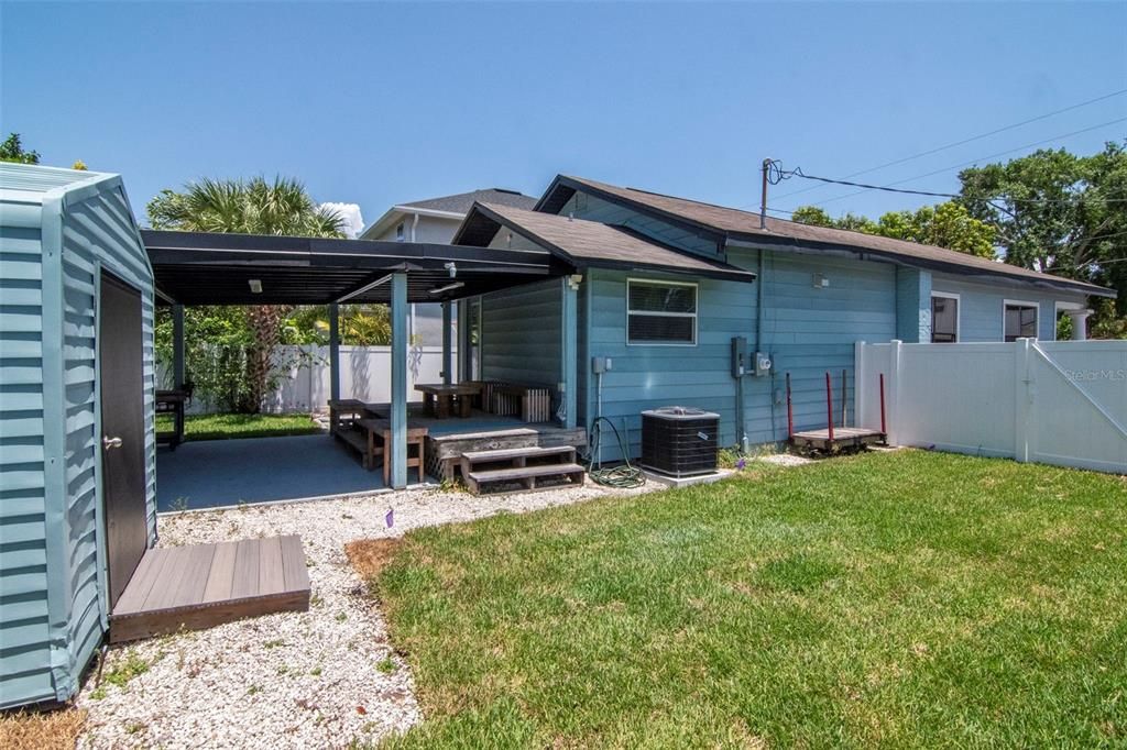 For Sale: $579,000 (2 beds, 1 baths, 1252 Square Feet)