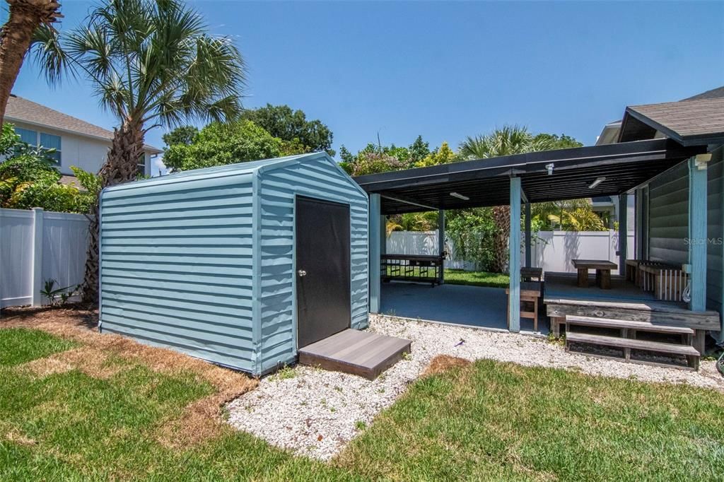 For Sale: $579,000 (2 beds, 1 baths, 1252 Square Feet)