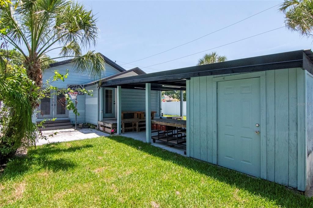 For Sale: $579,000 (2 beds, 1 baths, 1252 Square Feet)