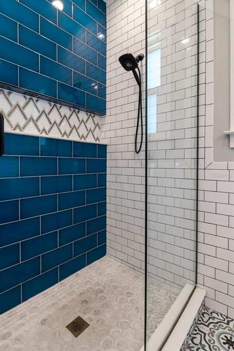 For Sale: $579,000 (2 beds, 1 baths, 1252 Square Feet)