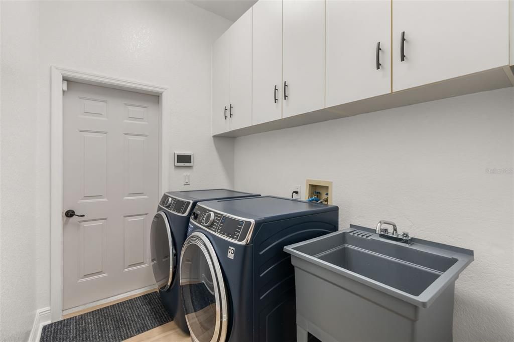 For Sale: $1,170,000 (4 beds, 3 baths, 2824 Square Feet)