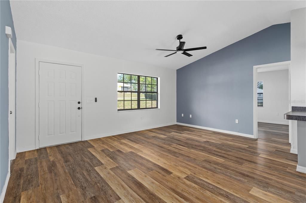 For Sale: $260,000 (3 beds, 2 baths, 1144 Square Feet)