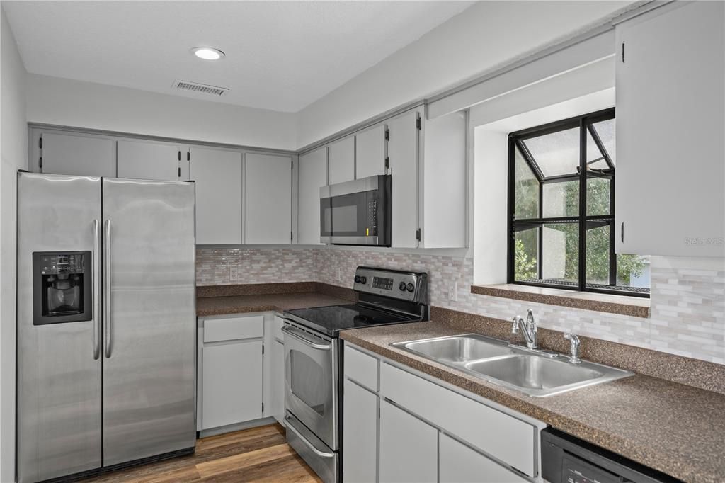 For Sale: $260,000 (3 beds, 2 baths, 1144 Square Feet)