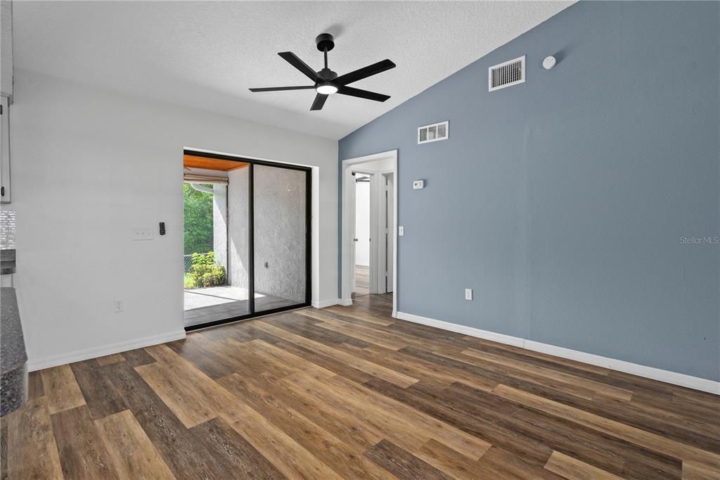 For Sale: $260,000 (3 beds, 2 baths, 1144 Square Feet)