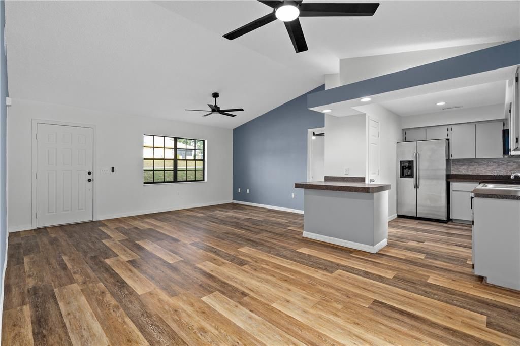 For Sale: $260,000 (3 beds, 2 baths, 1144 Square Feet)