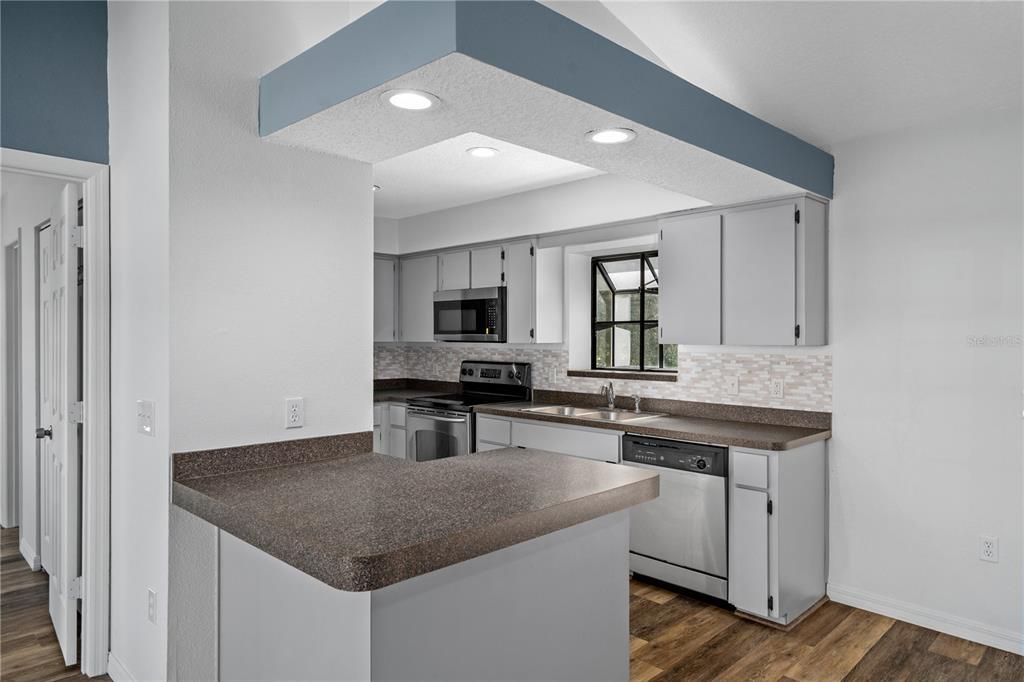 For Sale: $260,000 (3 beds, 2 baths, 1144 Square Feet)