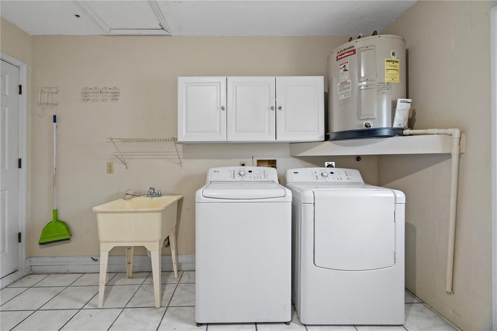For Sale: $260,000 (3 beds, 2 baths, 1144 Square Feet)