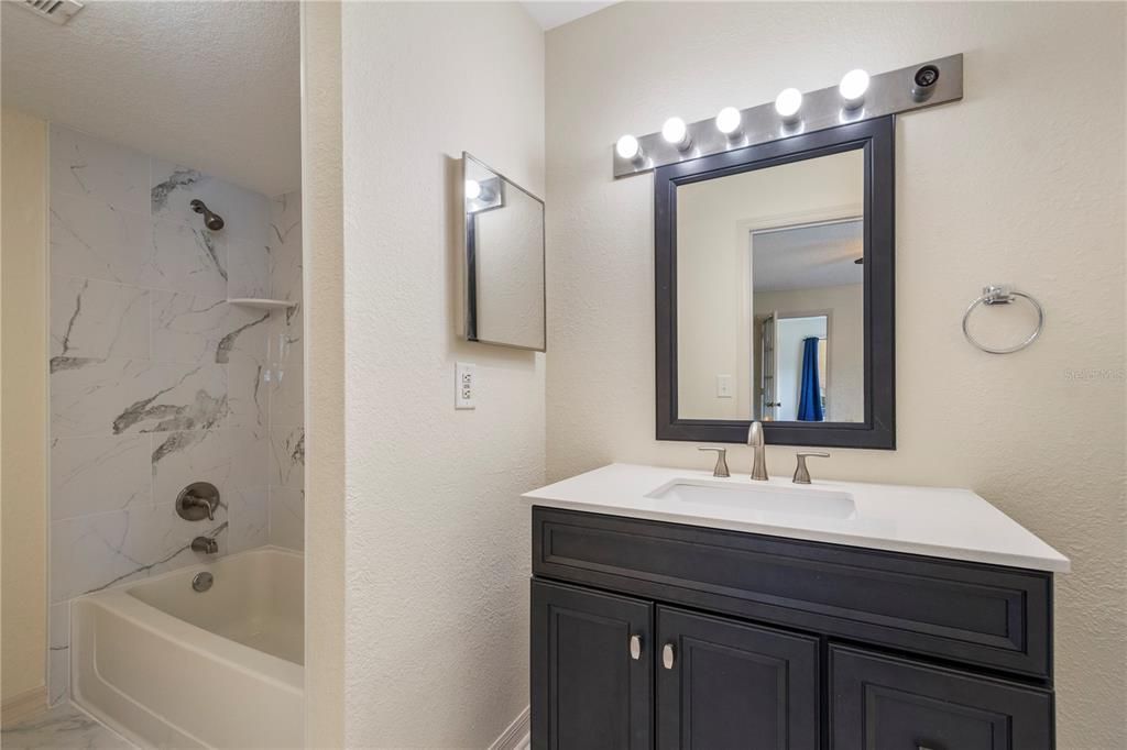 For Sale: $160,000 (2 beds, 2 baths, 1101 Square Feet)
