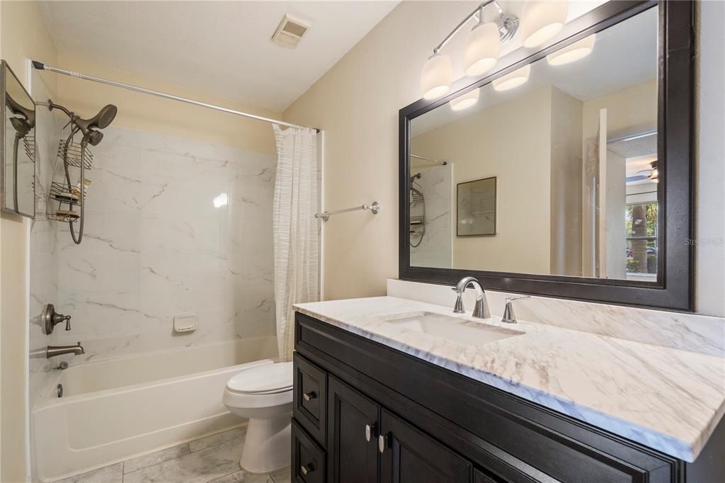 For Sale: $160,000 (2 beds, 2 baths, 1101 Square Feet)