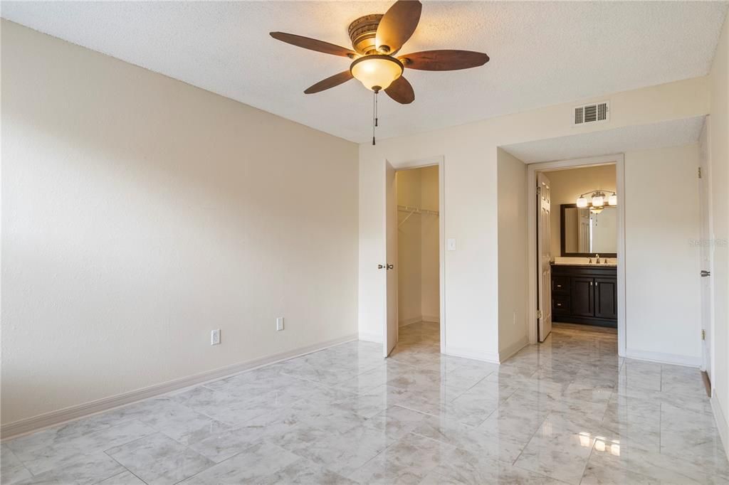 For Sale: $160,000 (2 beds, 2 baths, 1101 Square Feet)