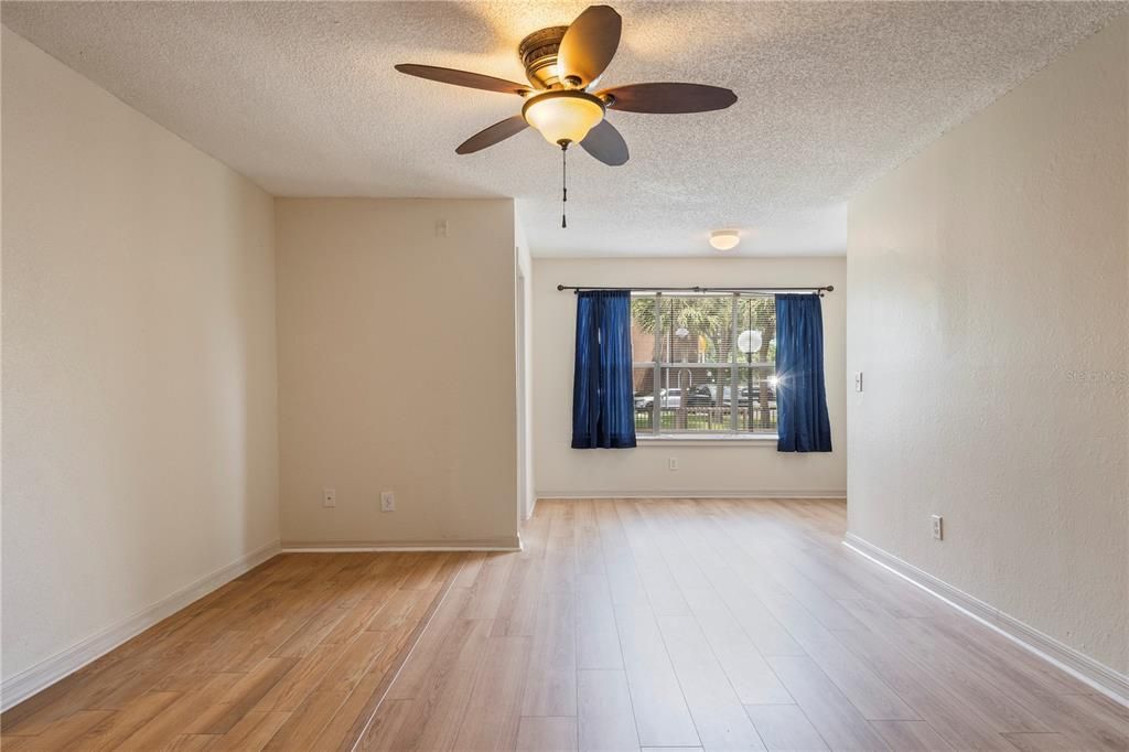 For Sale: $160,000 (2 beds, 2 baths, 1101 Square Feet)