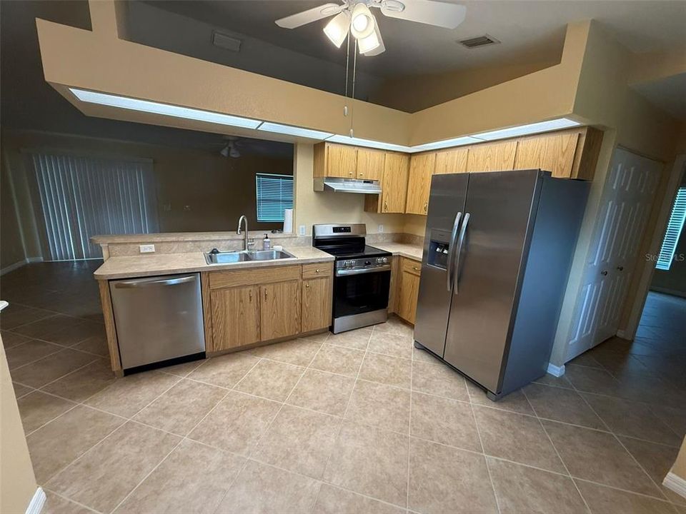 For Rent: $1,750 (3 beds, 2 baths, 1234 Square Feet)