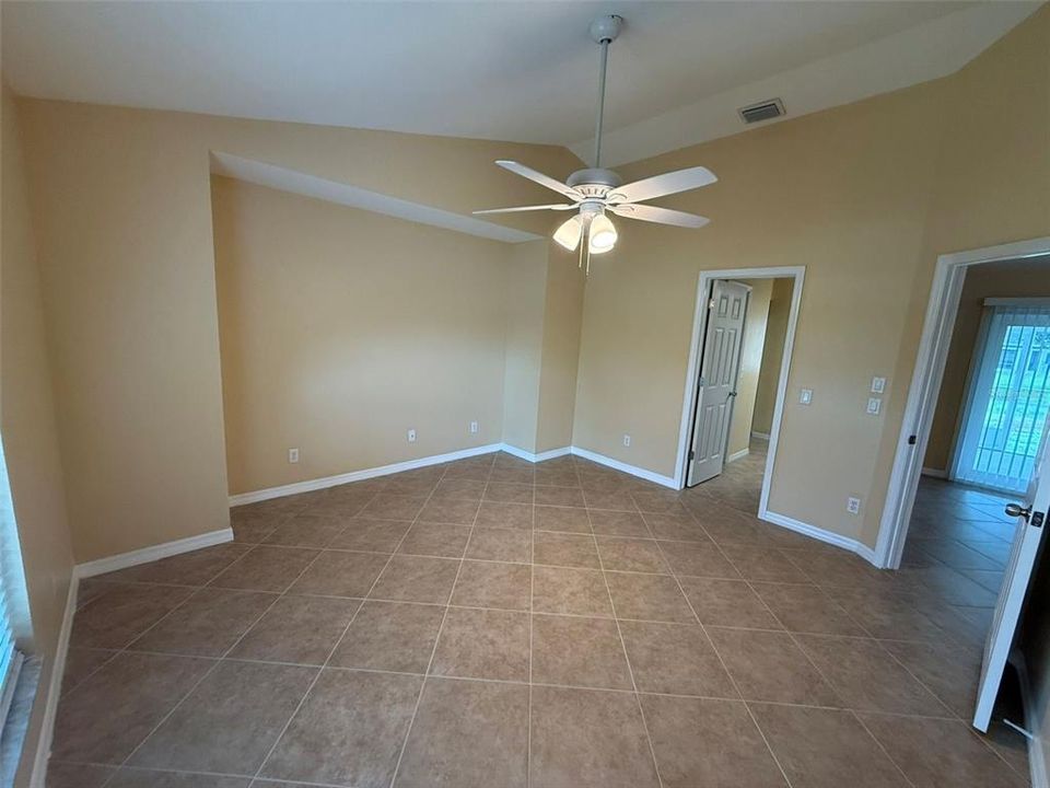 For Rent: $1,750 (3 beds, 2 baths, 1234 Square Feet)