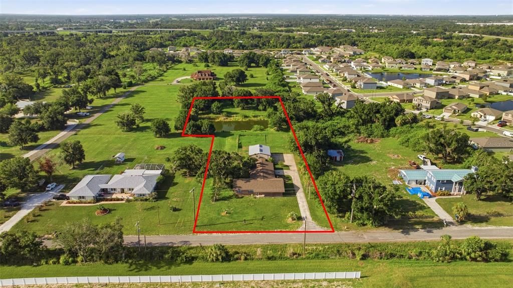 Activo con contrato: $579,000 (4 camas, 2 baños, 2058 Pies cuadrados)
