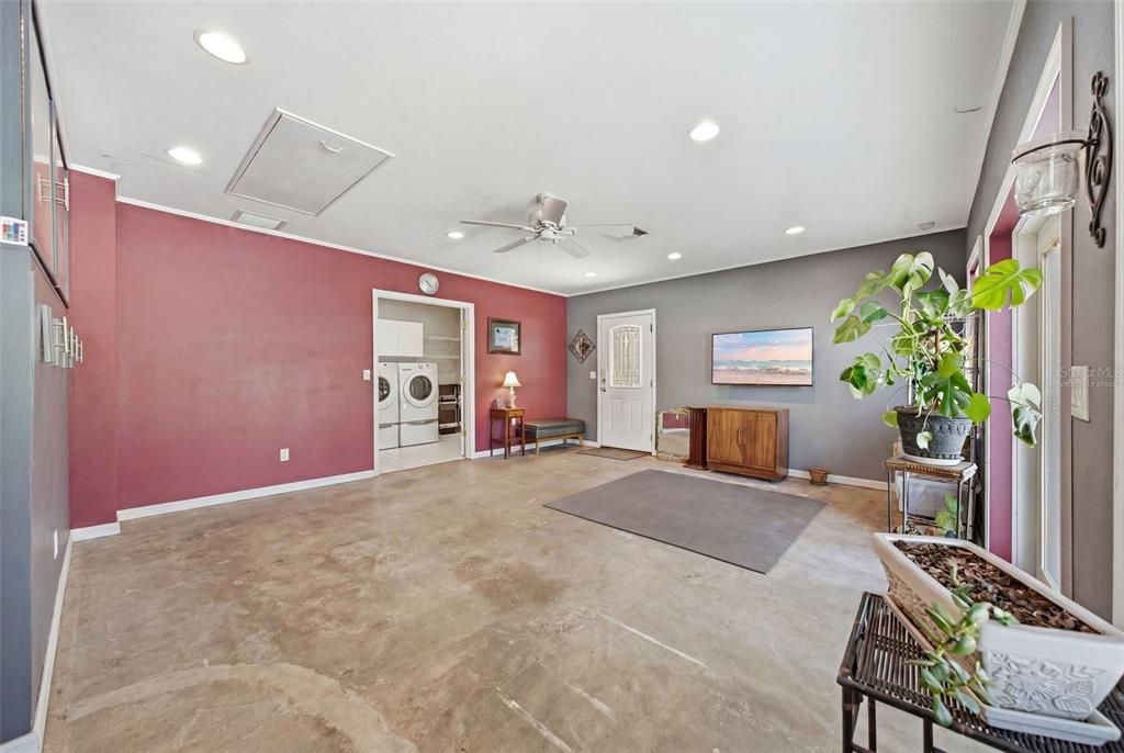Activo con contrato: $579,000 (4 camas, 2 baños, 2058 Pies cuadrados)