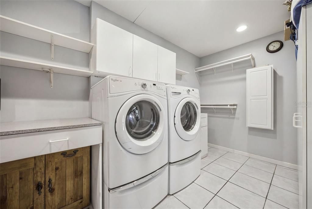 Activo con contrato: $579,000 (4 camas, 2 baños, 2058 Pies cuadrados)
