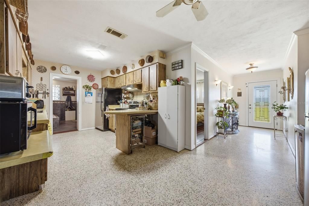 Activo con contrato: $579,000 (4 camas, 2 baños, 2058 Pies cuadrados)