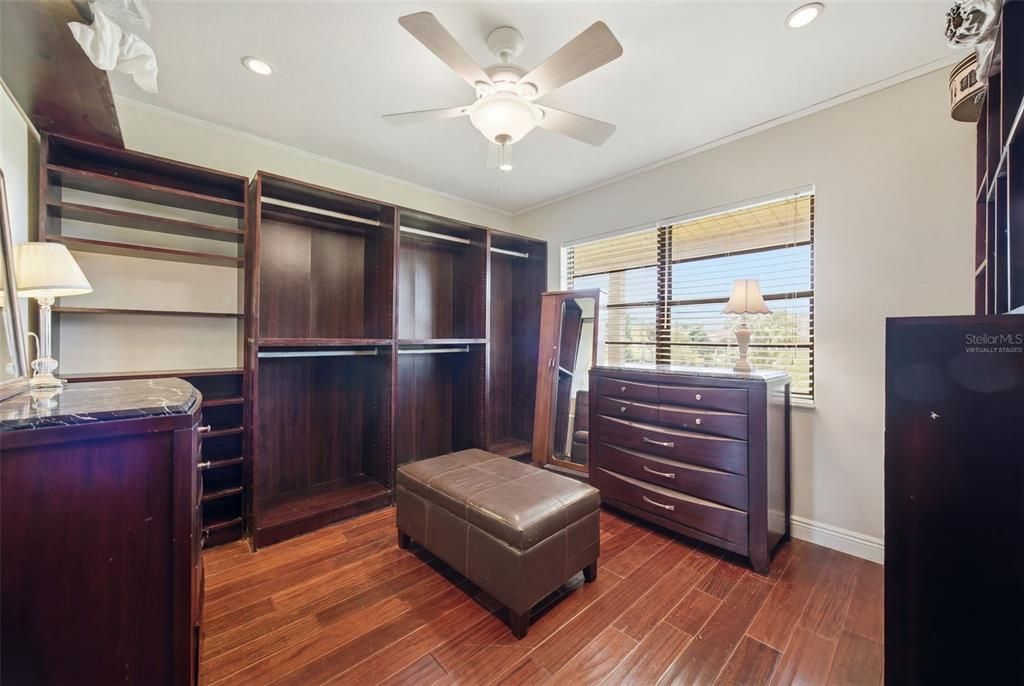 Activo con contrato: $579,000 (4 camas, 2 baños, 2058 Pies cuadrados)