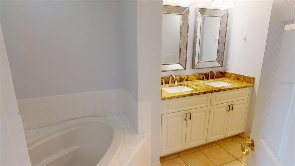 For Rent: $2,100 (3 beds, 2 baths, 1498 Square Feet)