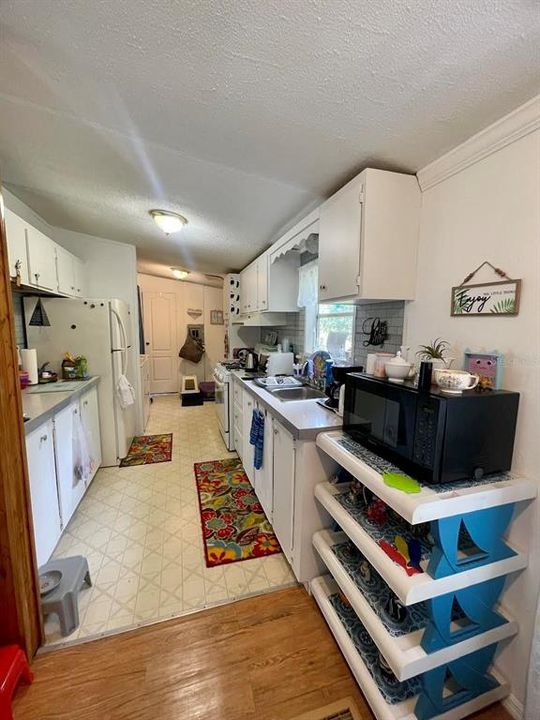 For Sale: $140,000 (2 beds, 2 baths, 960 Square Feet)