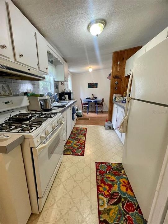 For Sale: $140,000 (2 beds, 2 baths, 960 Square Feet)