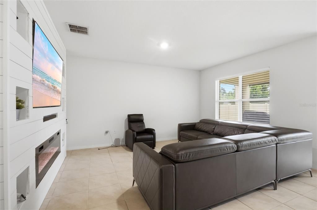 For Sale: $330,000 (3 beds, 2 baths, 1725 Square Feet)