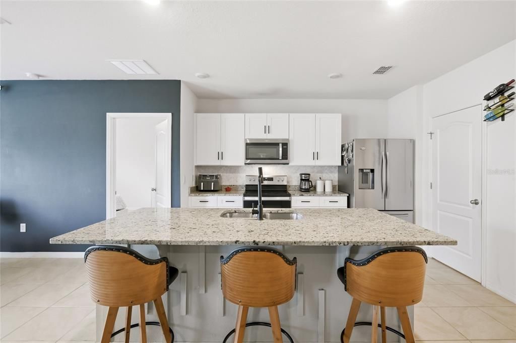 For Sale: $330,000 (3 beds, 2 baths, 1725 Square Feet)