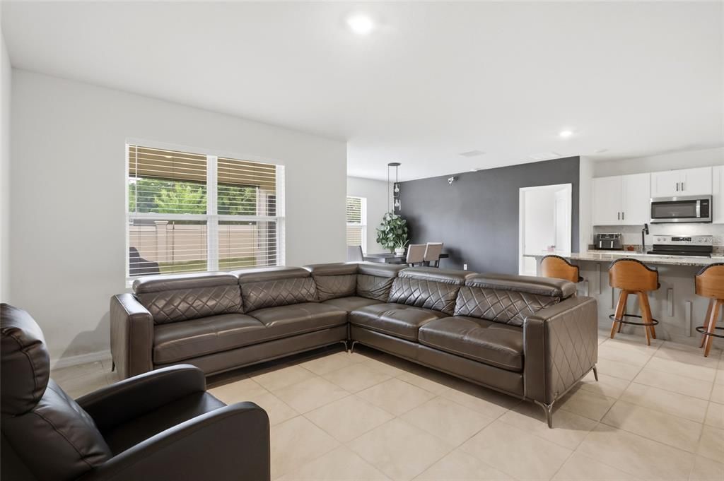 For Sale: $330,000 (3 beds, 2 baths, 1725 Square Feet)