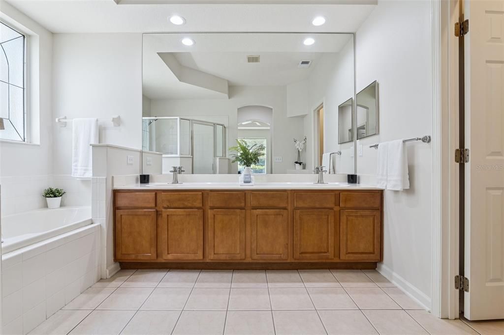 For Sale: $370,000 (3 beds, 2 baths, 1863 Square Feet)