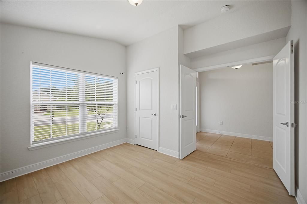 For Sale: $345,000 (4 beds, 2 baths, 1825 Square Feet)