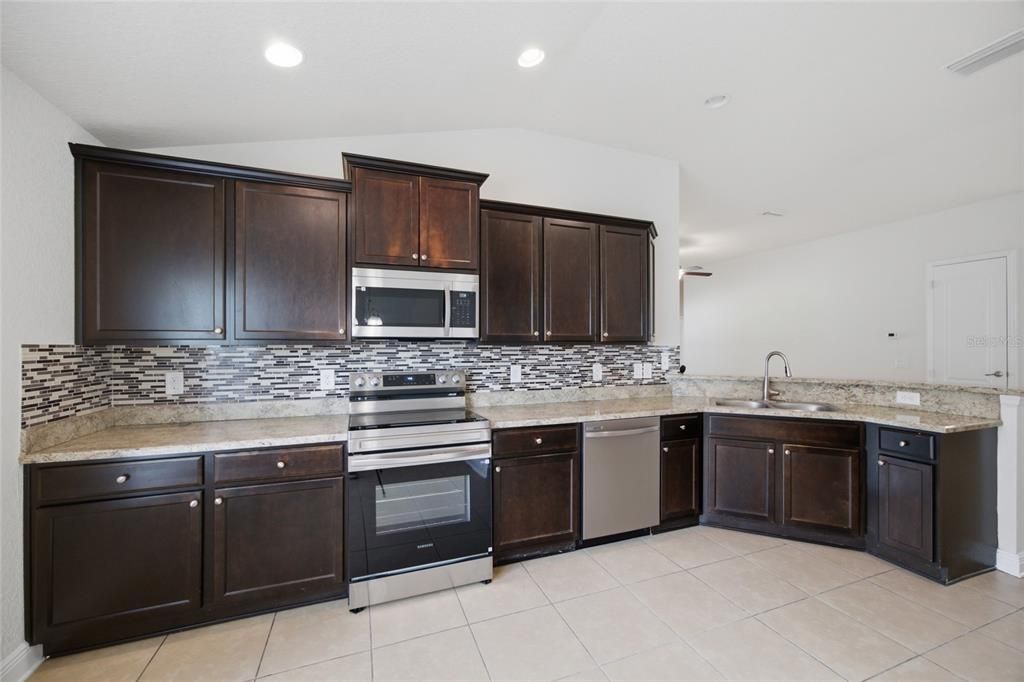 For Sale: $345,000 (4 beds, 2 baths, 1825 Square Feet)
