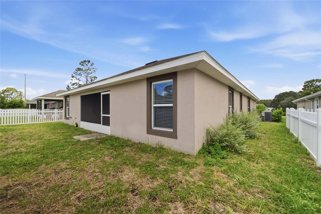 For Sale: $345,000 (4 beds, 2 baths, 1825 Square Feet)