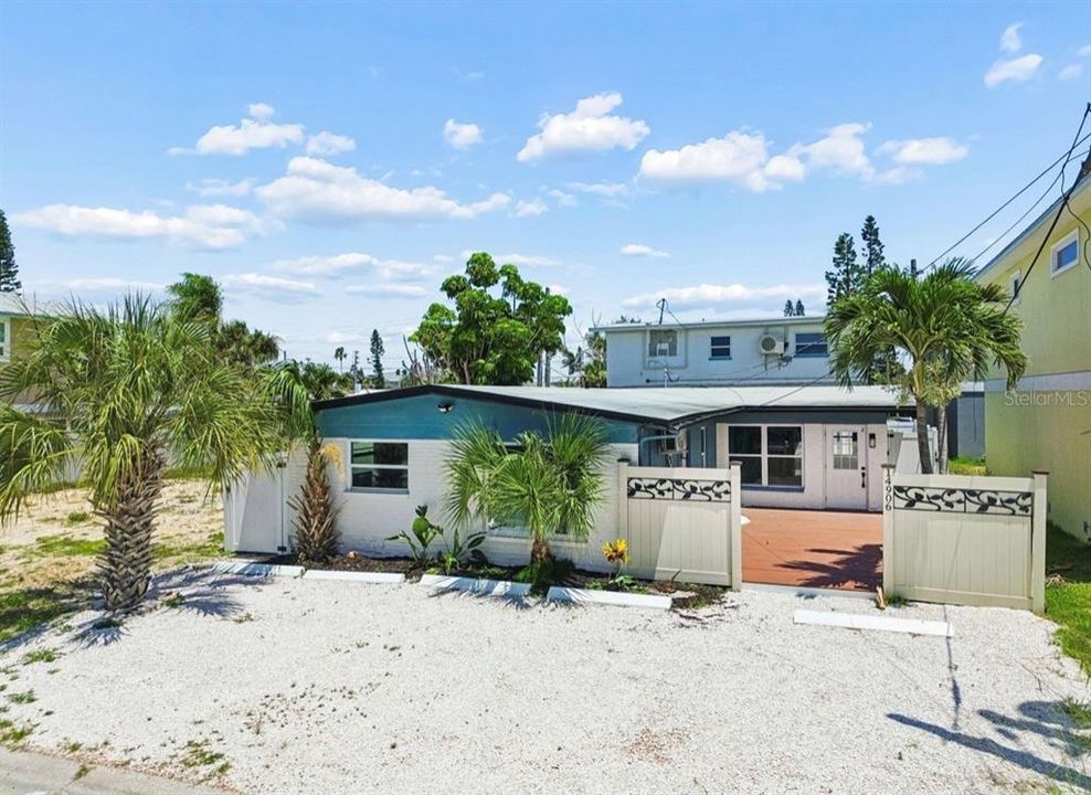 For Sale: $499,900 (3 beds, 2 baths, 1399 Square Feet)