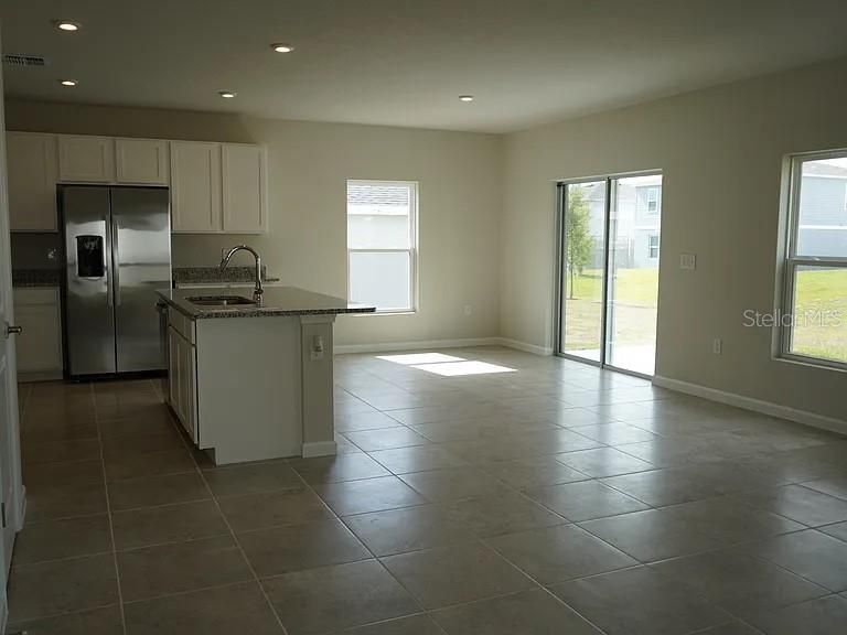 For Rent: $2,100 (4 beds, 2 baths, 1895 Square Feet)