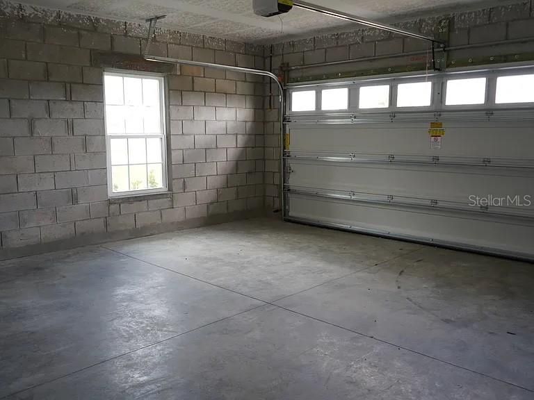 For Rent: $2,100 (4 beds, 2 baths, 1895 Square Feet)