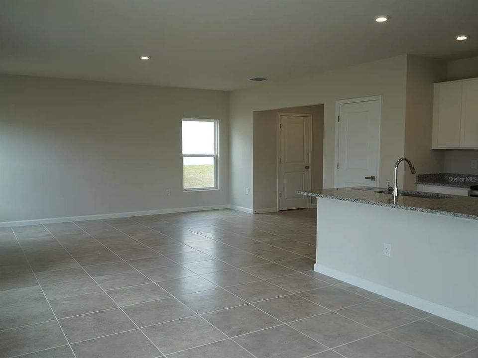 For Rent: $2,100 (4 beds, 2 baths, 1895 Square Feet)