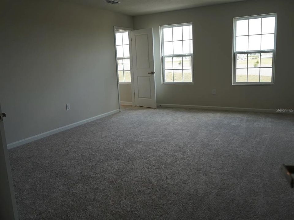 For Rent: $2,100 (4 beds, 2 baths, 1895 Square Feet)