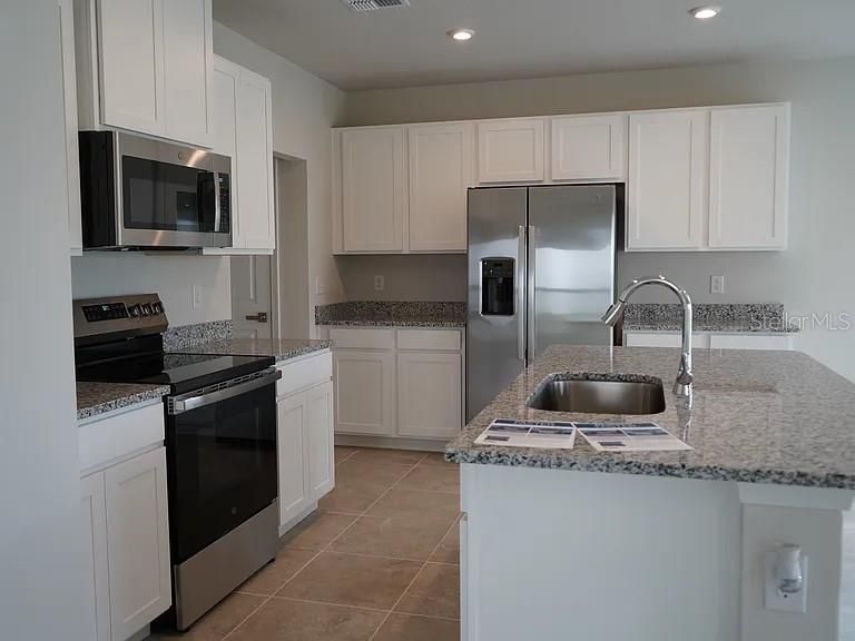 For Rent: $2,100 (4 beds, 2 baths, 1895 Square Feet)