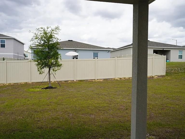 For Rent: $2,100 (4 beds, 2 baths, 1895 Square Feet)