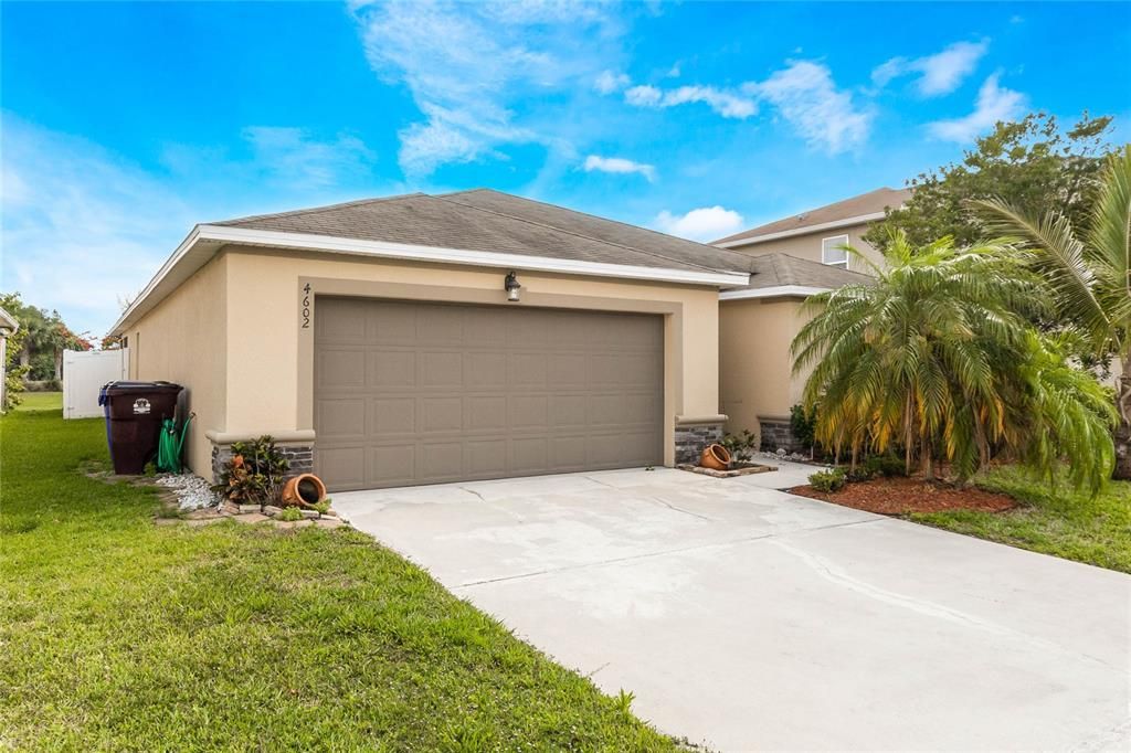 For Rent: $2,200 (3 beds, 2 baths, 2026 Square Feet)