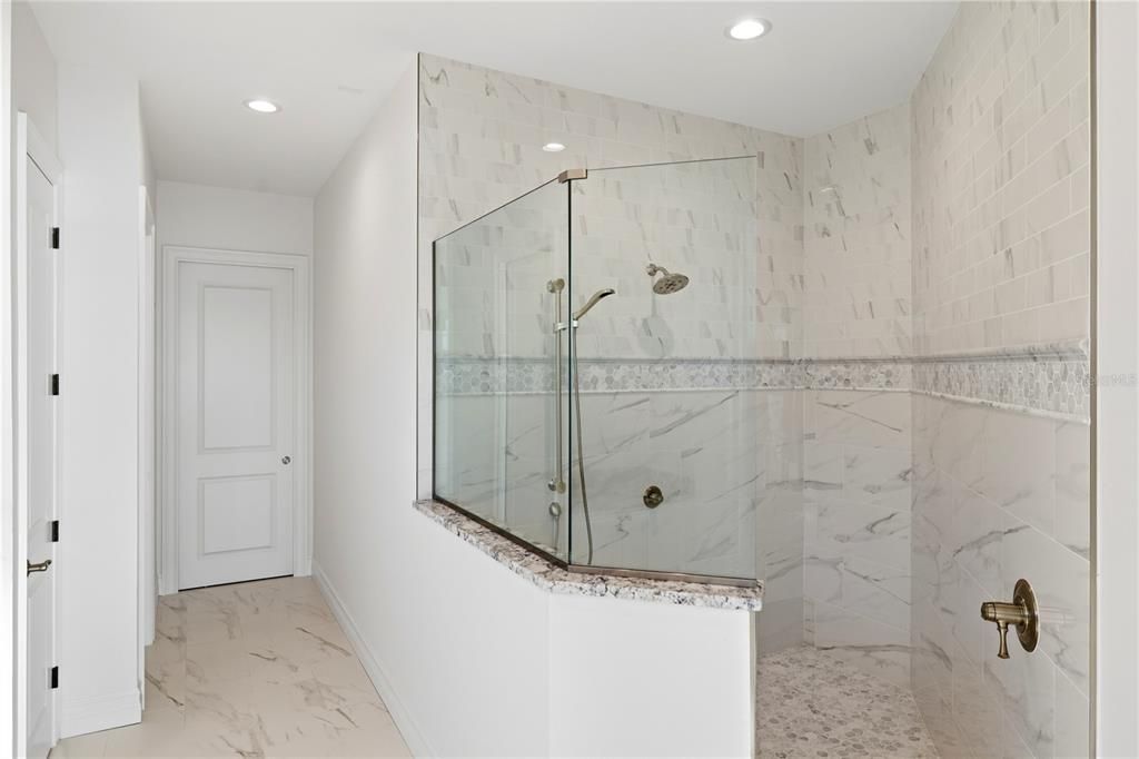 En Venta: $2,500,000 (3 camas, 3 baños, 4393 Pies cuadrados)