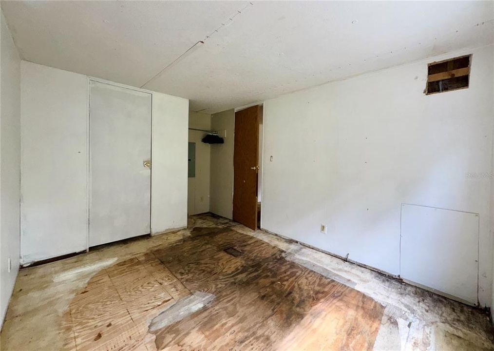 For Sale: $64,900 (2 beds, 1 baths, 672 Square Feet)