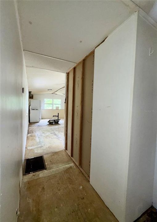 For Sale: $64,900 (2 beds, 1 baths, 672 Square Feet)