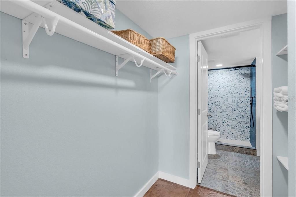 Active With Contract: $3,100 (2 beds, 2 baths, 1070 Square Feet)