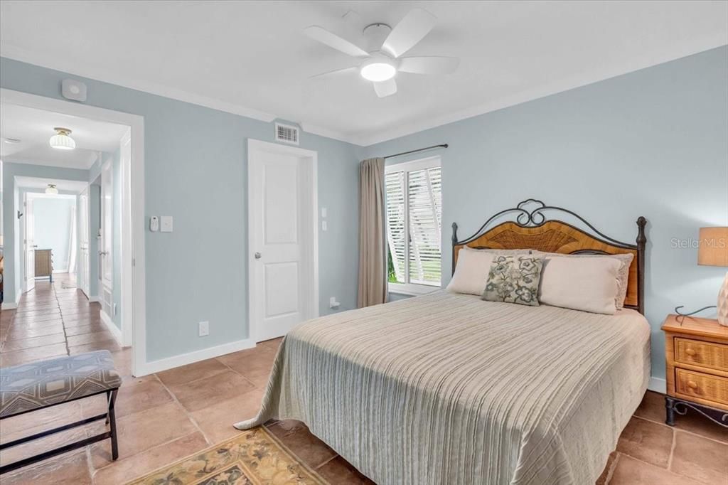 Active With Contract: $3,100 (2 beds, 2 baths, 1070 Square Feet)