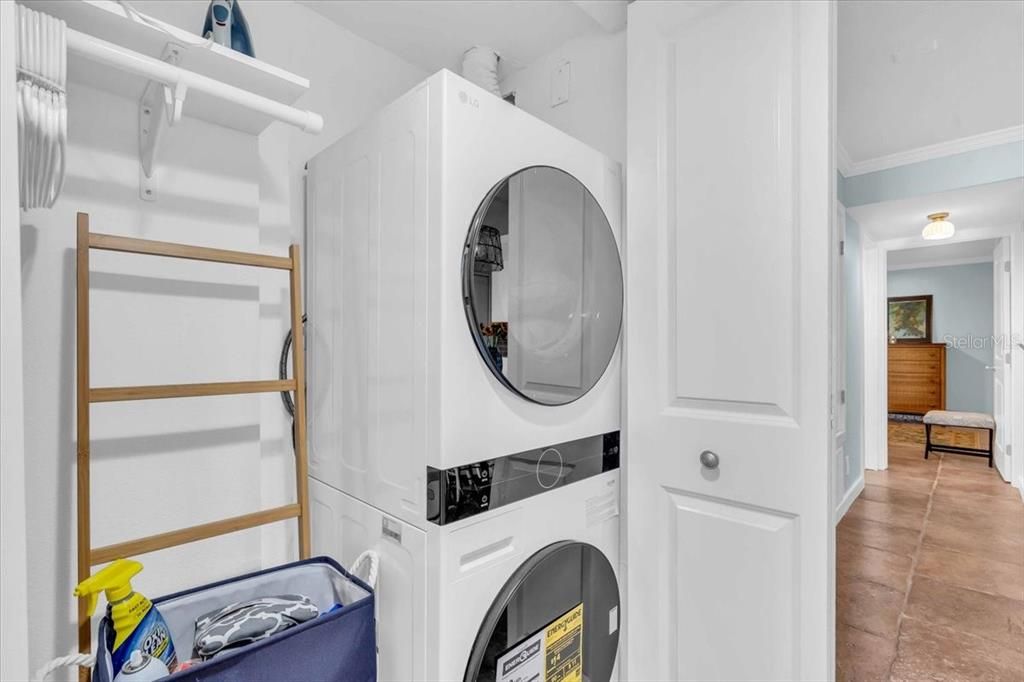 Active With Contract: $3,100 (2 beds, 2 baths, 1070 Square Feet)