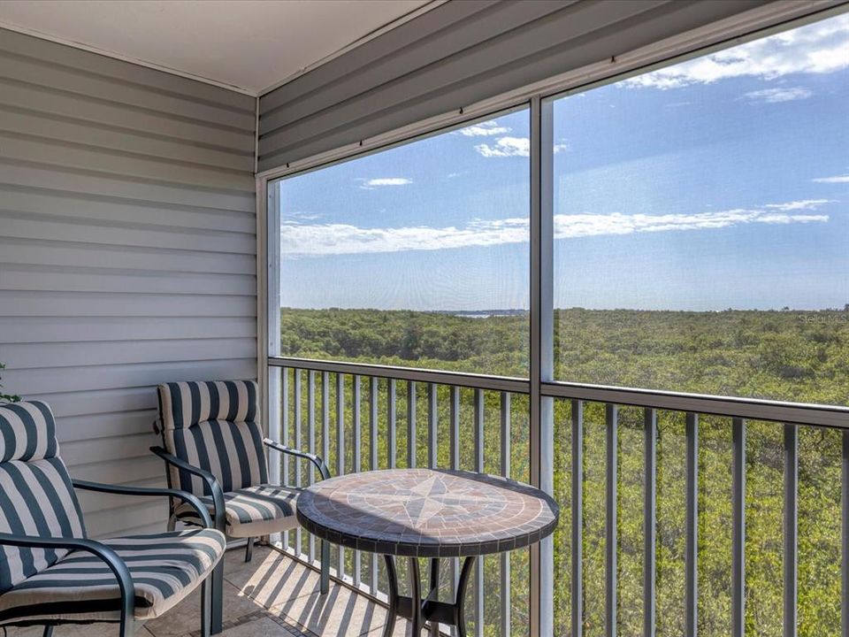 For Sale: $437,000 (2 beds, 2 baths, 980 Square Feet)