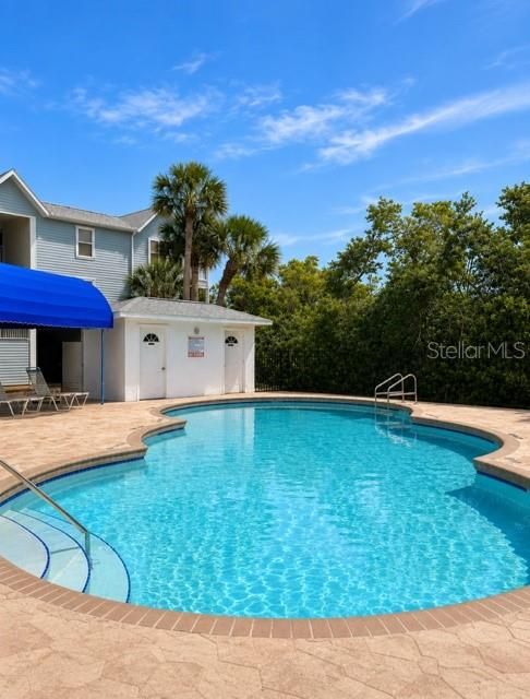 For Sale: $437,000 (2 beds, 2 baths, 980 Square Feet)