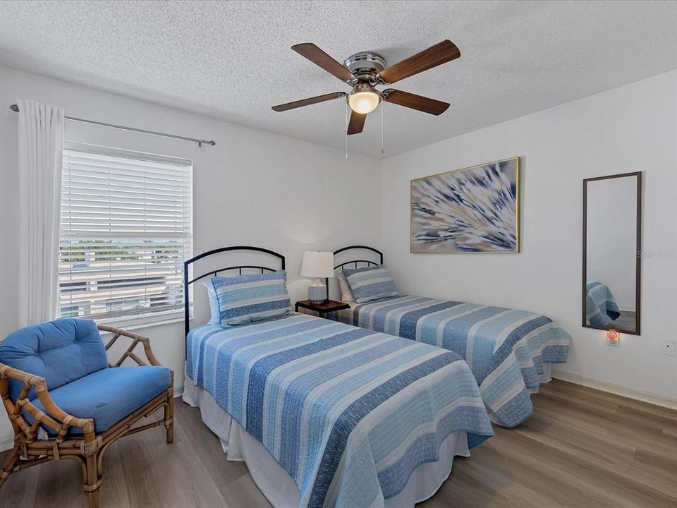 For Sale: $437,000 (2 beds, 2 baths, 980 Square Feet)