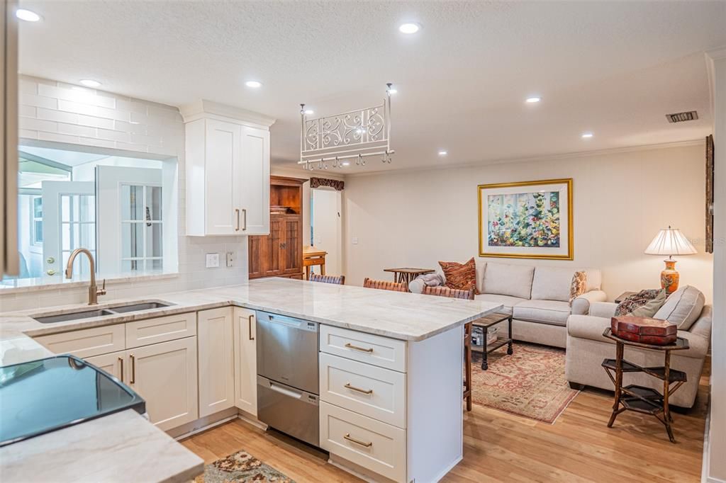En Venta: $629,950 (4 camas, 2 baños, 1975 Pies cuadrados)